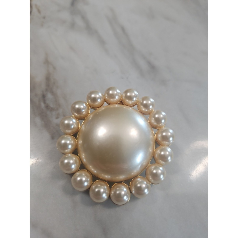 Vintage 1990's KJL KENNETH LANE faux PEARL gold Flower enhancer Pendant BROOCH
